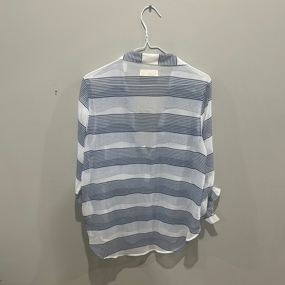 NWOT Hollister Blue and White Striped Button-Up Shirt size M - Picture 3 of 4